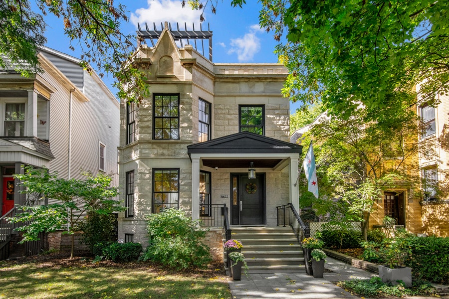 Property photo for 3822 N Hoyne Avenue, Chicago, IL