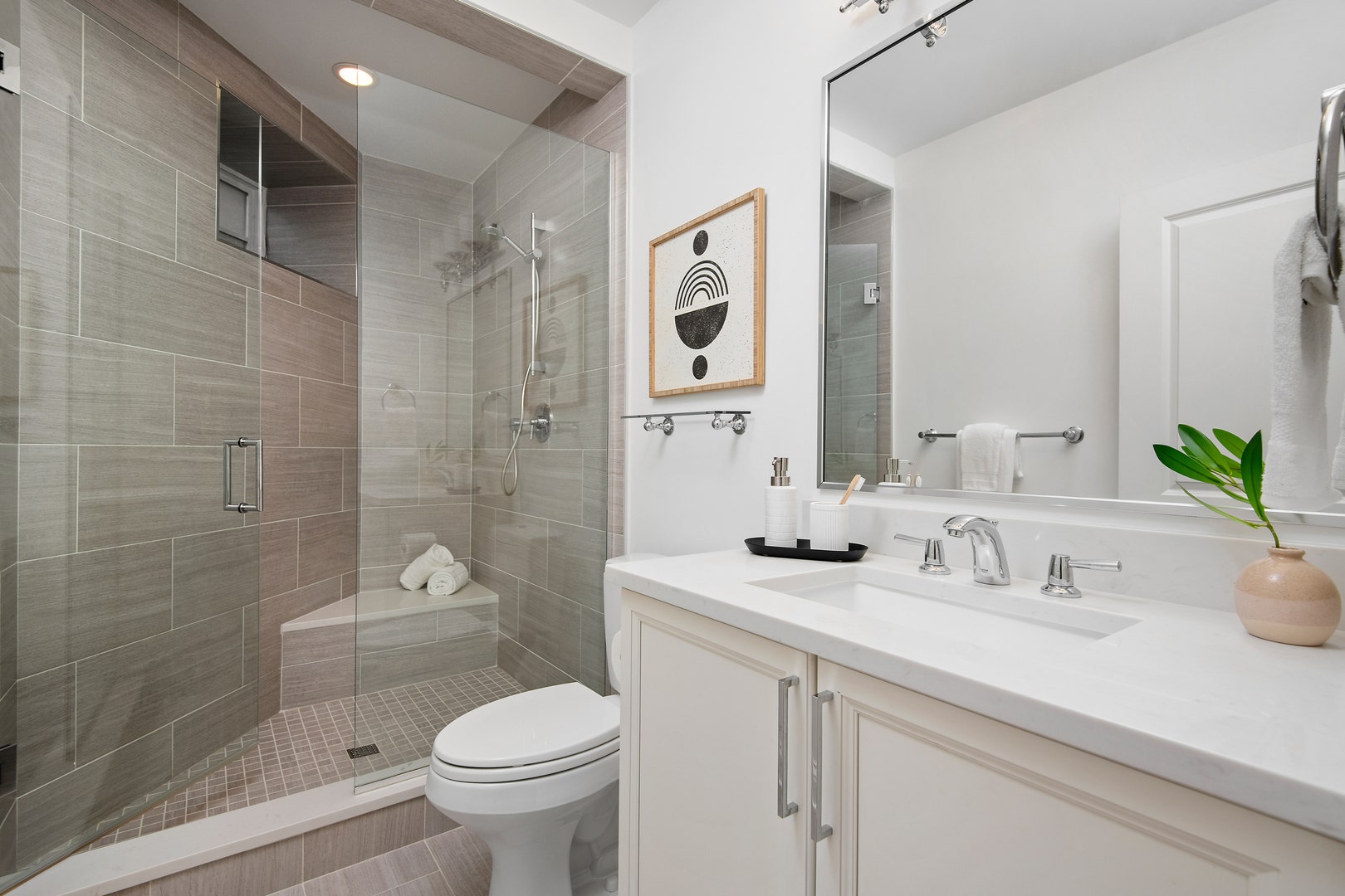 3822 N Hoyne Avenue, Chicago, IL 60618