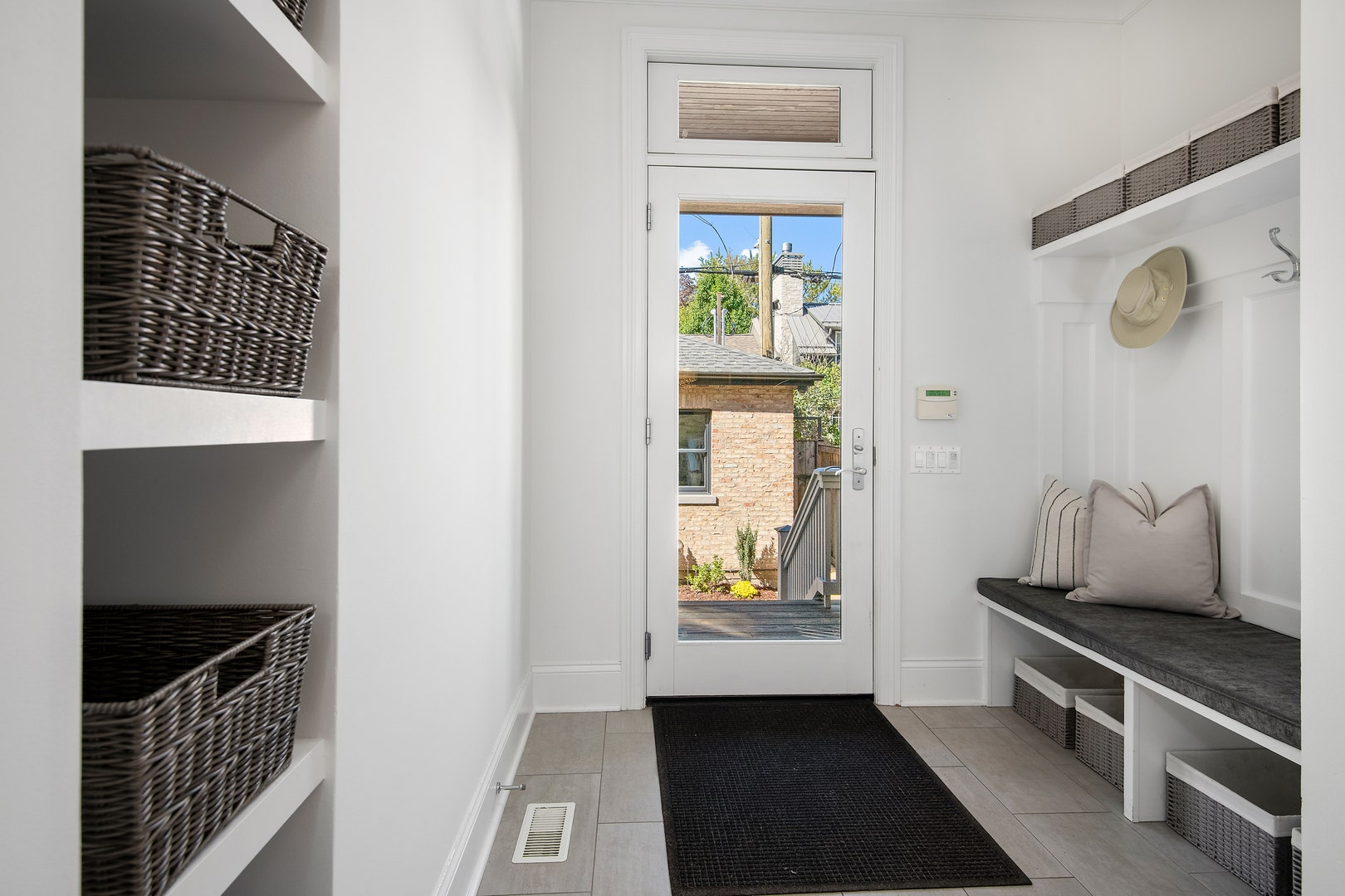 3822 N Hoyne Avenue, Chicago, IL 60618
