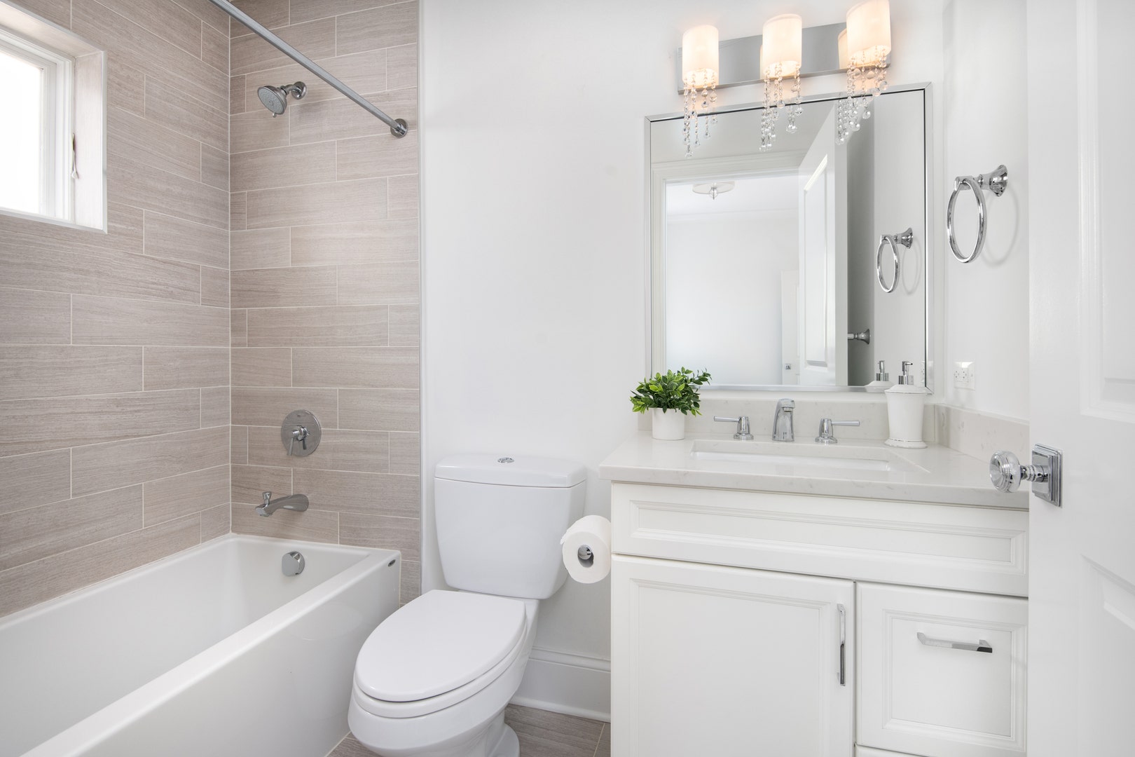 3822 N Hoyne Avenue, Chicago, IL 60618