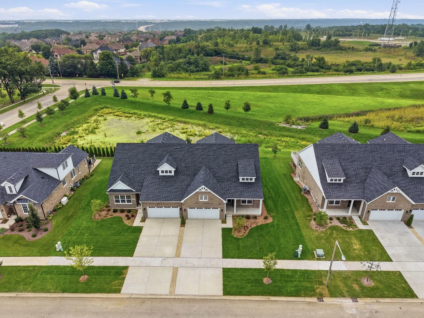 16561 Kayla Drive, Lemont, IL 60439 16561 Kayla Drive, Lemont, IL 60439