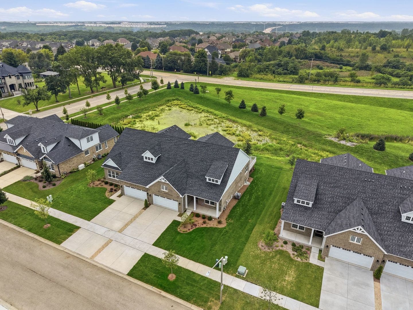 16561 Kayla Drive, Lemont, IL 60439 16561 Kayla Drive, Lemont, IL 60439
