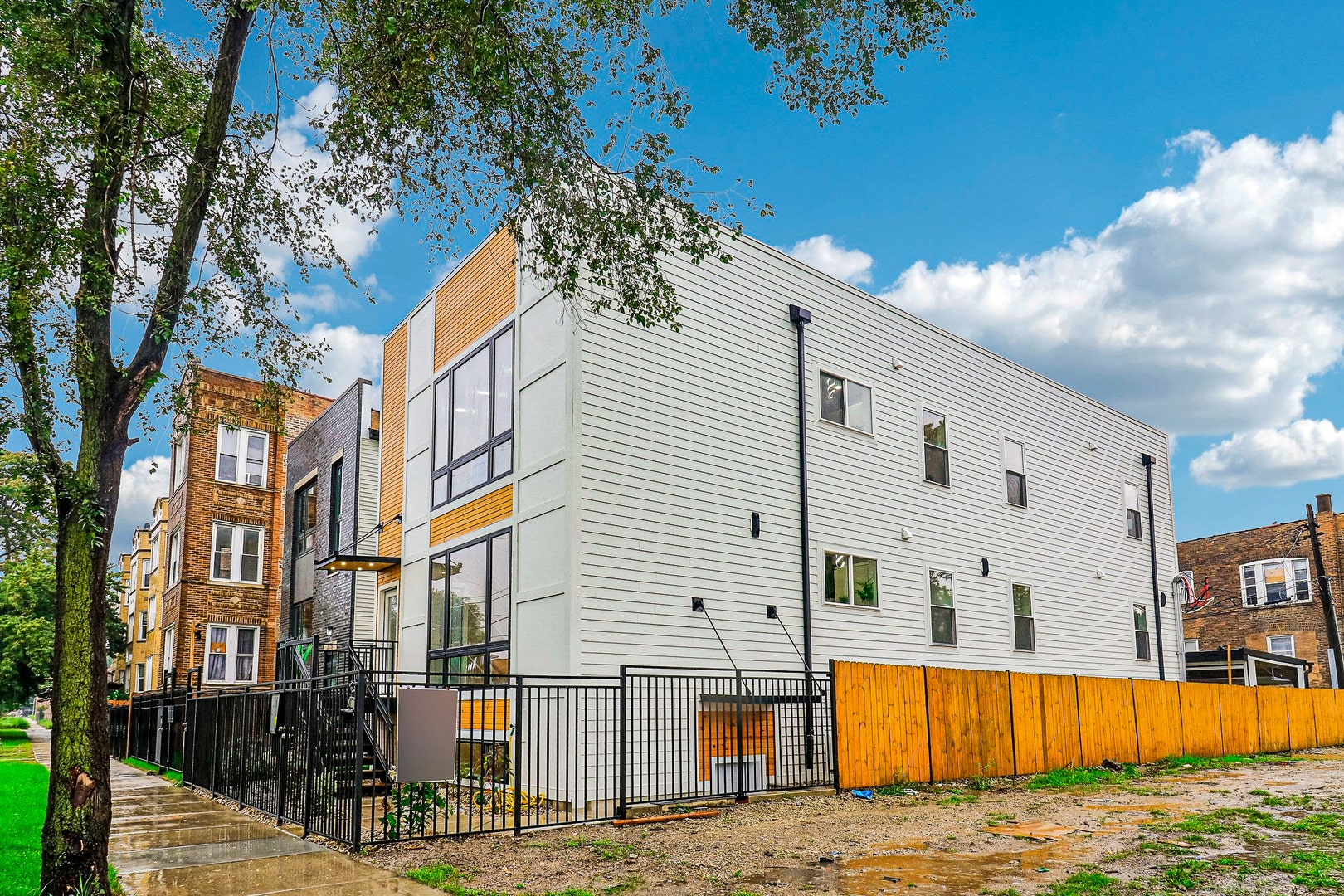 3804 W Ohio Street, Chicago, IL 60624