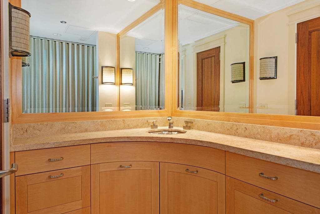 800 N MICHIGAN Avenue, #4201, Chicago, IL 60611 800 N MICHIGAN Avenue, #4201, Chicago, IL 60611