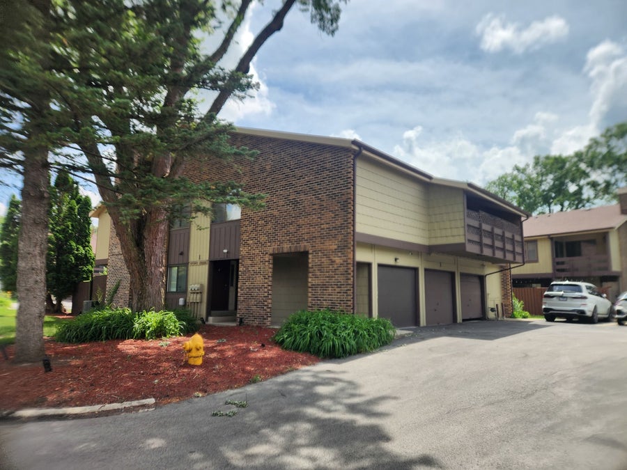 Property photo for 1 Stony Creek Drive, #1B, Palos Hills, IL