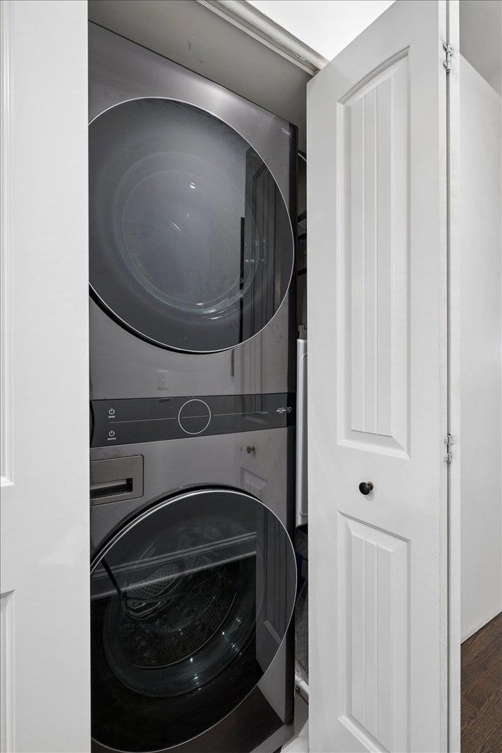 1510 N WIELAND Street, #2, Chicago, IL 60610 Laundry