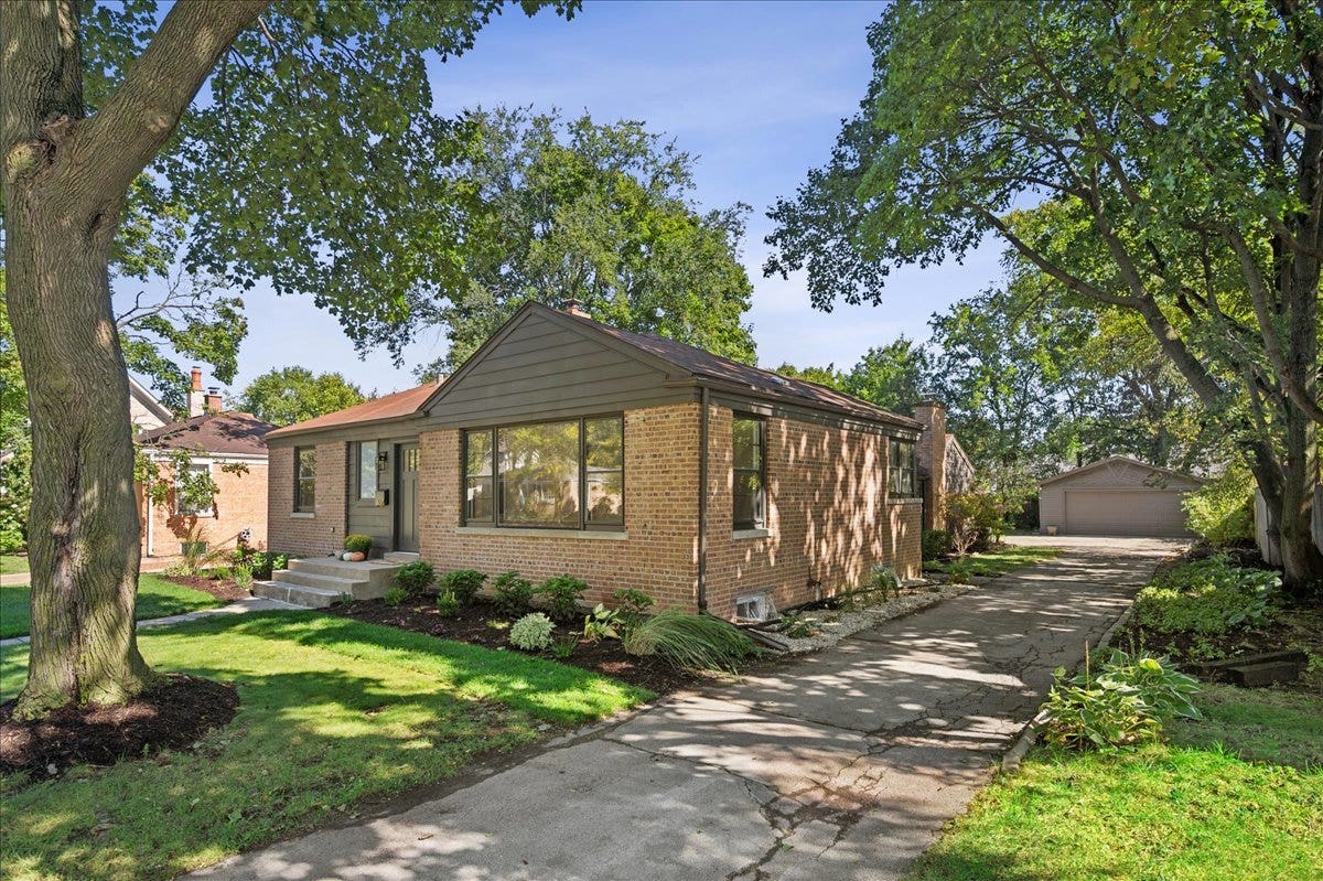 337 Eaton Street, Northfield, IL 60093