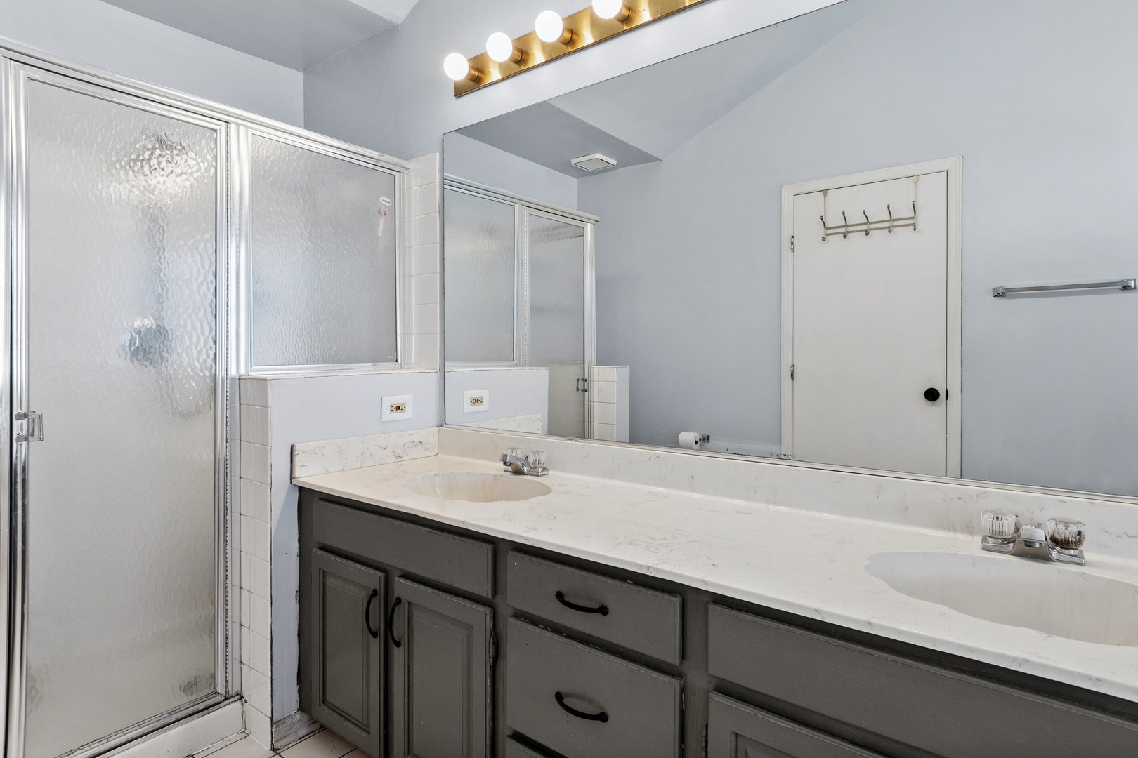 909 Brompton Circle, Bolingbrook, IL 60440 Master Bath with Separate Shower