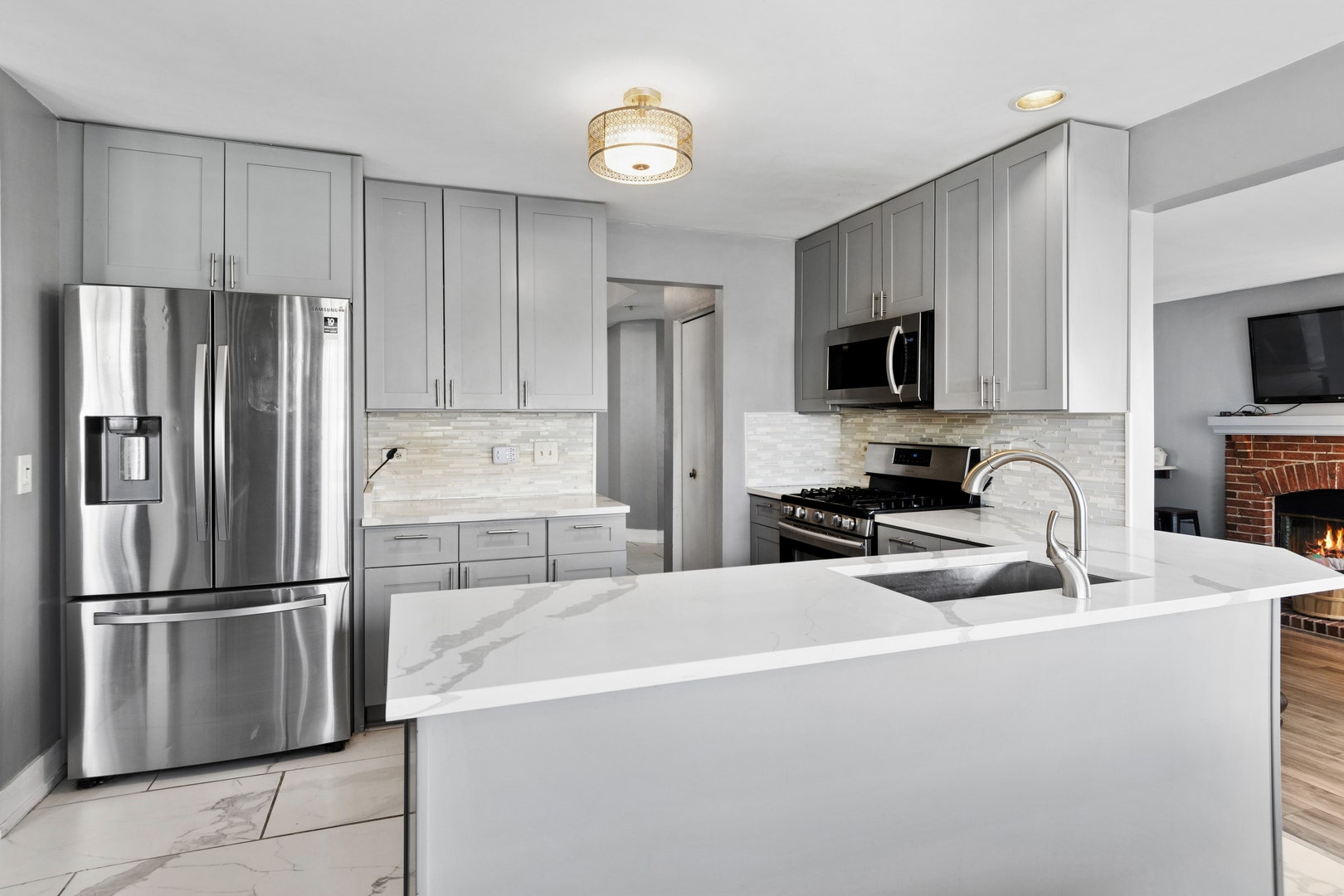 909 Brompton Circle, Bolingbrook, IL 60440 Newly remodeled Kitchen with Stainless Steel Appli