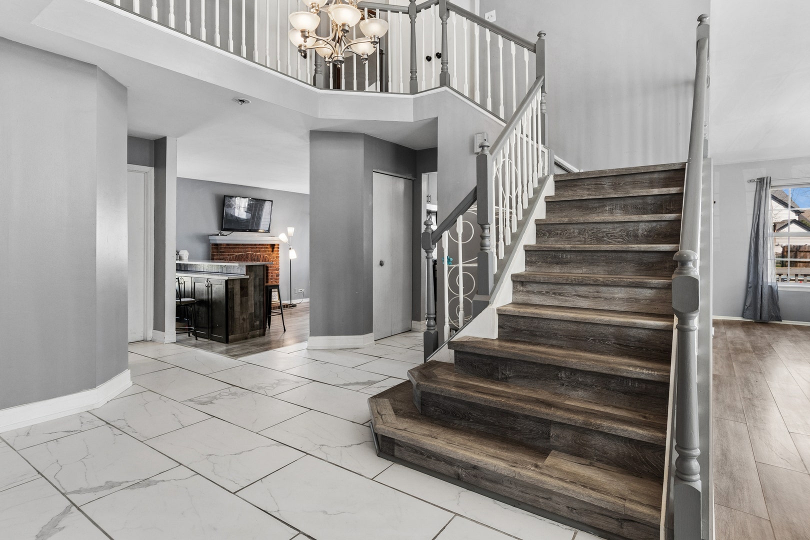 909 Brompton Circle, Bolingbrook, IL 60440 Entryway with Impressive Staircase