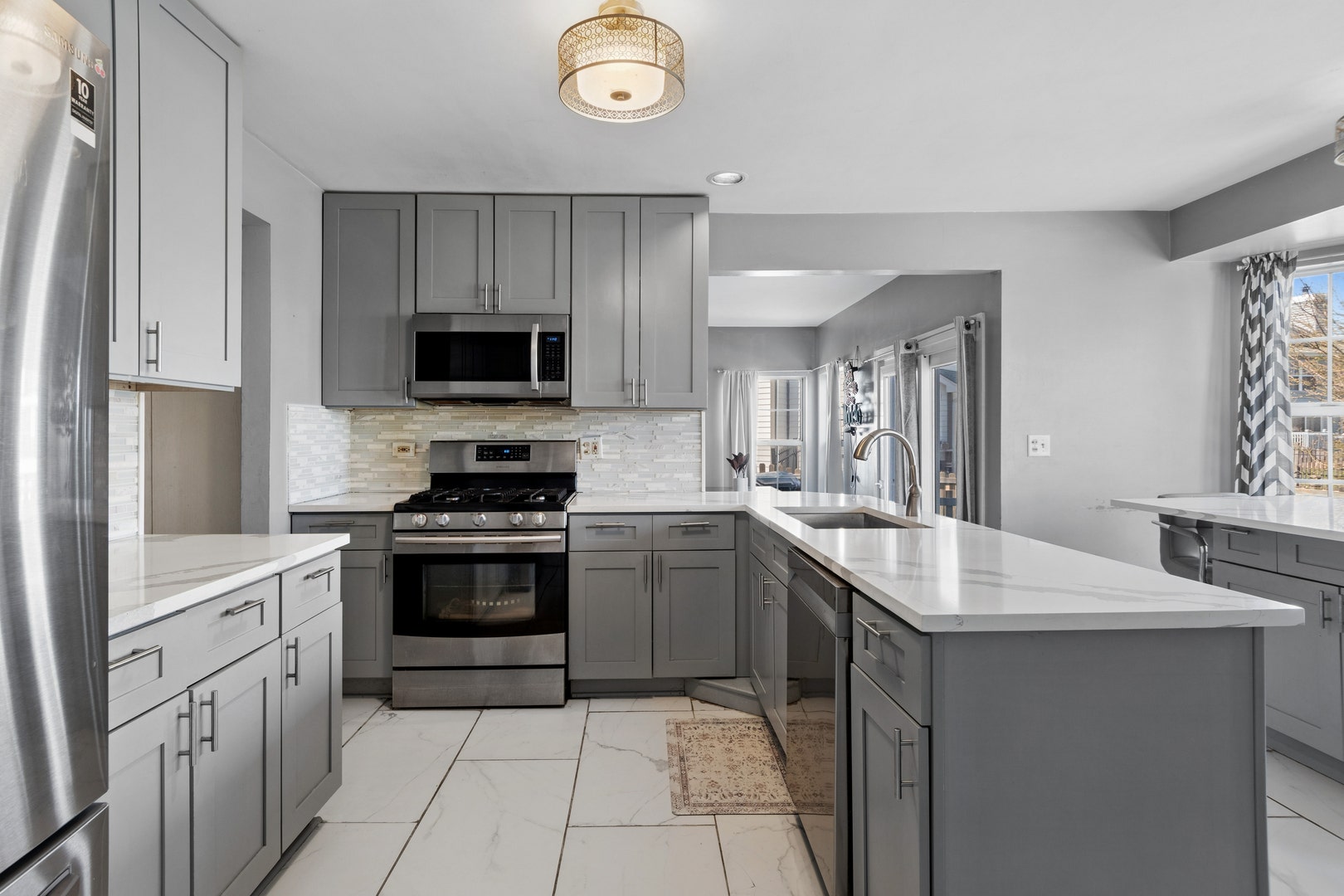 909 Brompton Circle, Bolingbrook, IL 60440 New Cabinets with Porcelain Flooring