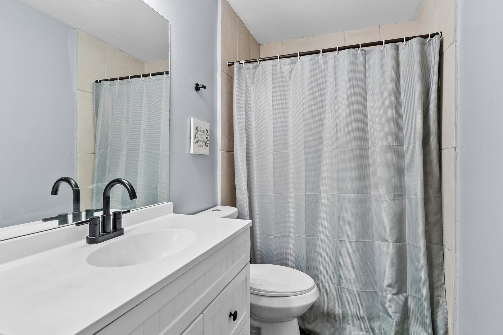 909 Brompton Circle, Bolingbrook, IL 60440 Full Bath on Second Floor