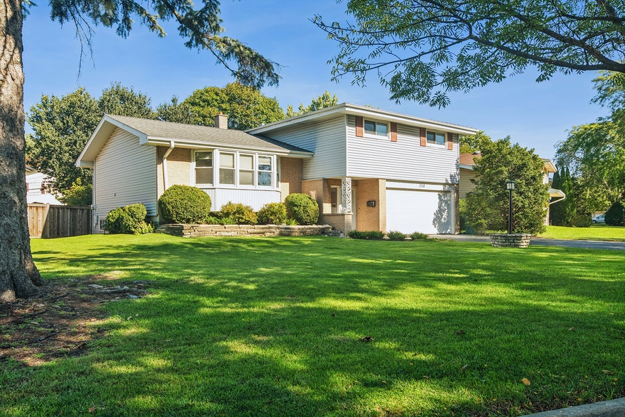 Property photo for 1310 E Ironwood Drive, Mount Prospect, IL