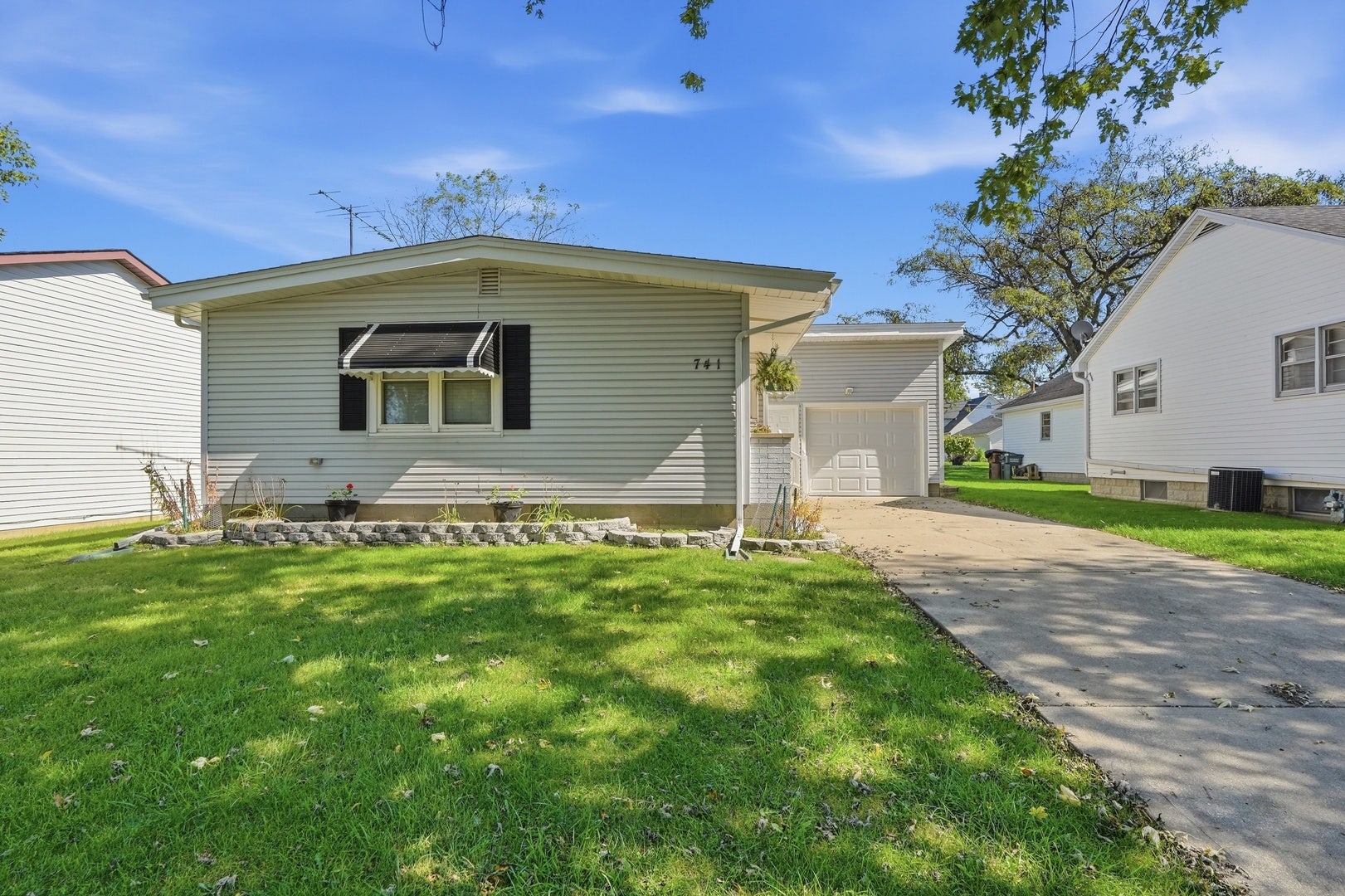 741 Elliott Street, Beecher, IL 60401 741 Elliott Street, Beecher, IL 60401