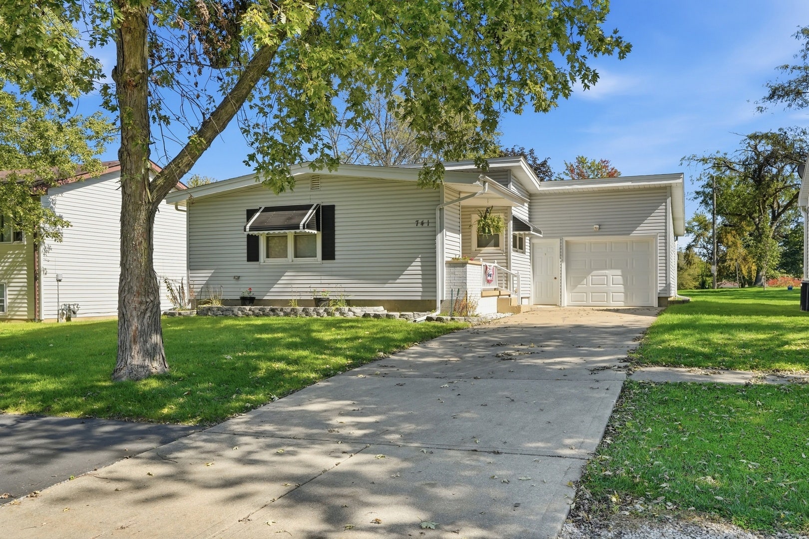 741 Elliott Street, Beecher, IL 60401 741 Elliott Street, Beecher, IL 60401