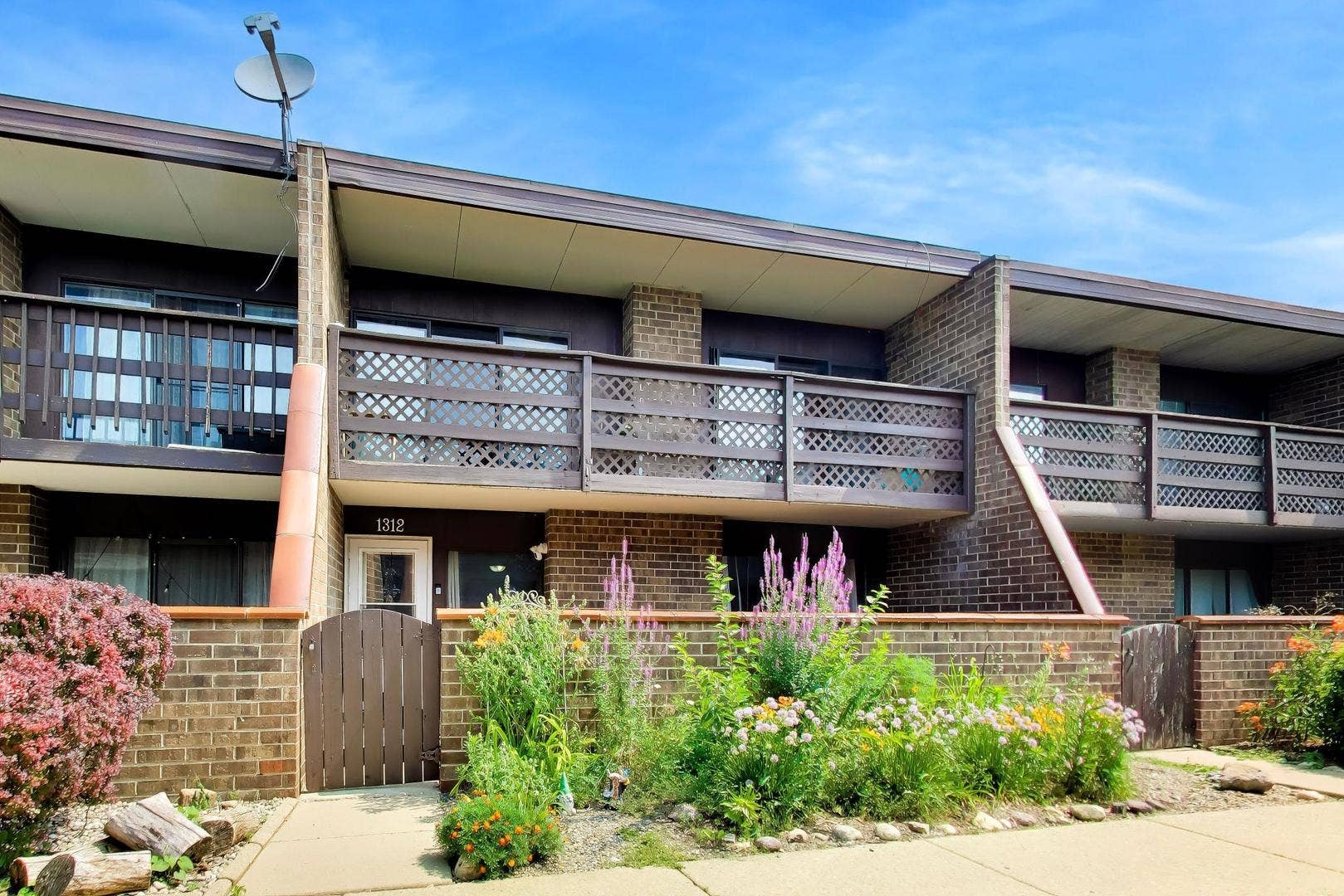 1312 Kenneth Circle, Elgin, IL 60120 1312 Kenneth Circle, Elgin, IL 60120