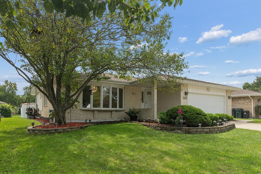 Property photo for 6619 Courtney Drive, Oak Forest, IL