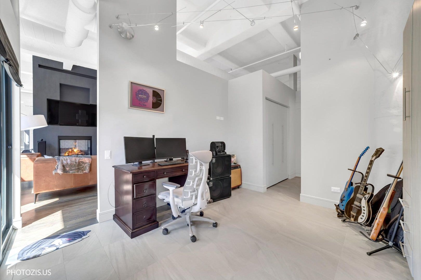 1000 W Washington Boulevard, #202, Chicago, IL 60607