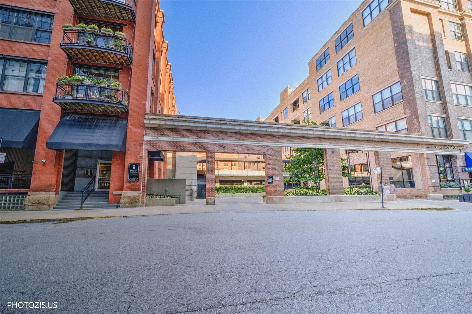 1000 W Washington Boulevard, #202, Chicago, IL 60607