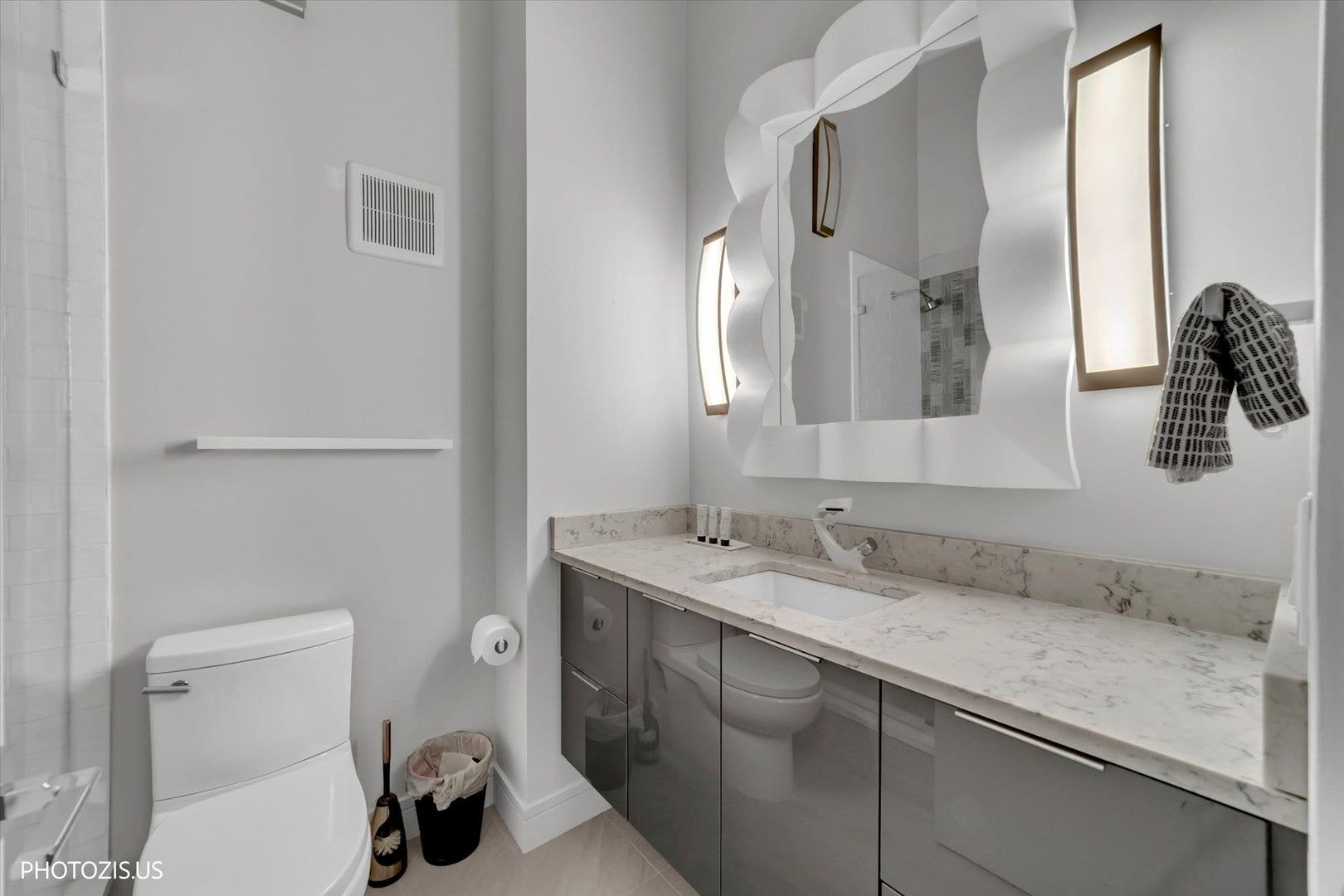 1000 W Washington Boulevard, #202, Chicago, IL 60607
