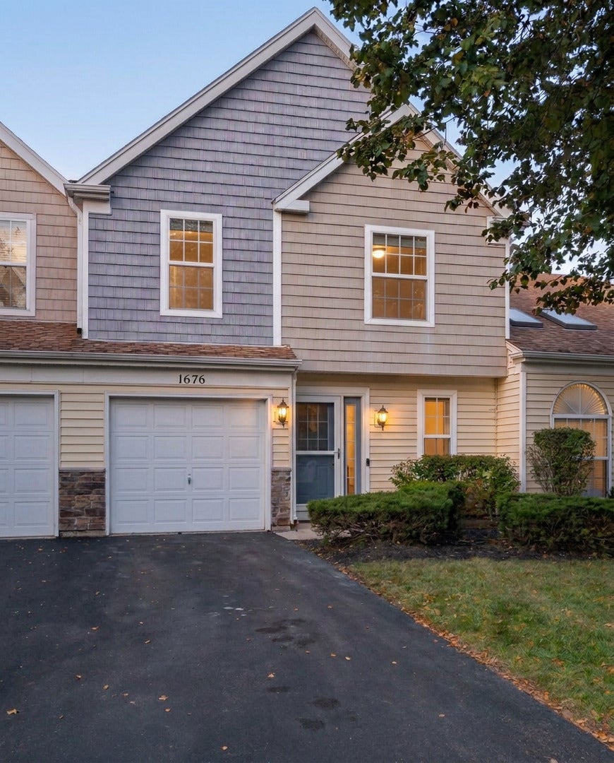 1676 Pebble Beach Circle, #1676, Elgin, IL 60123 1676 Pebble Beach Circle, #1676, Elgin, IL 60123