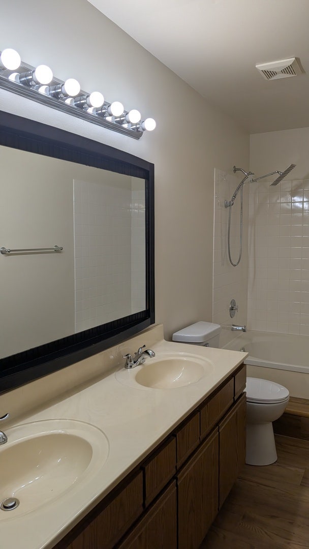 1676 Pebble Beach Circle, #1676, Elgin, IL 60123 1676 Pebble Beach Circle, #1676, Elgin, IL 60123
