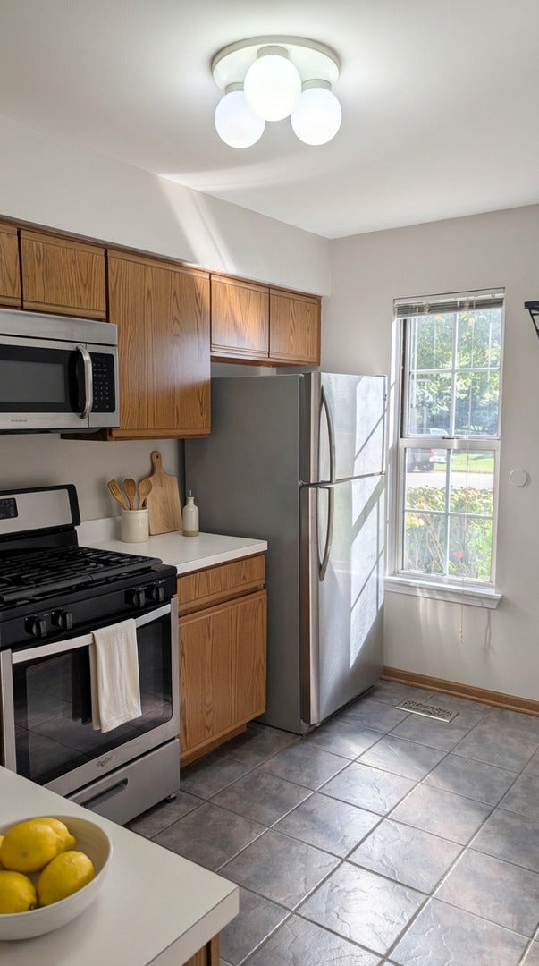 1676 Pebble Beach Circle, #1676, Elgin, IL 60123 1676 Pebble Beach Circle, #1676, Elgin, IL 60123