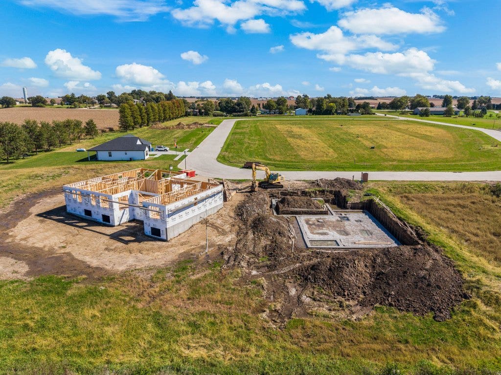 1235 Maple Grove Circle, Donahue, IA 52746 1235 Maple Grove Circle, Donahue, IA 52746