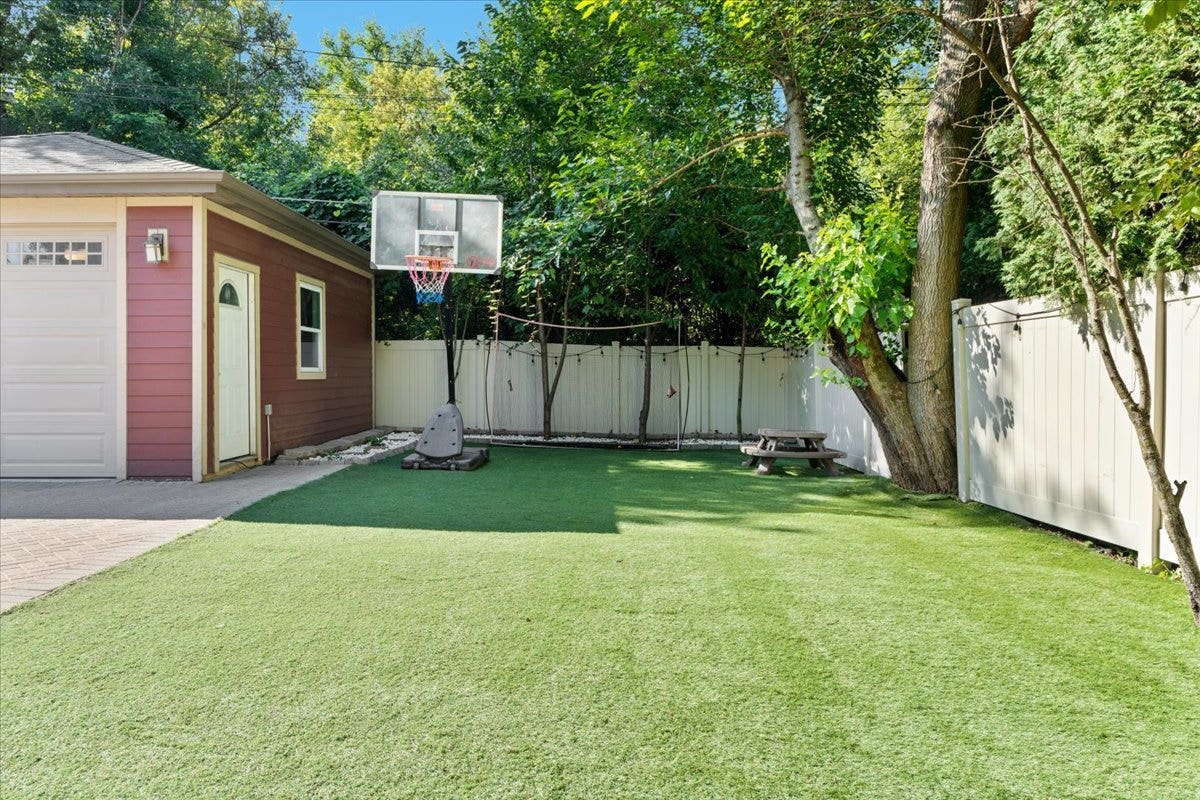 1180 Taylor Avenue, Highland Park, IL 60035 1180 Taylor Avenue, Highland Park, IL 60035