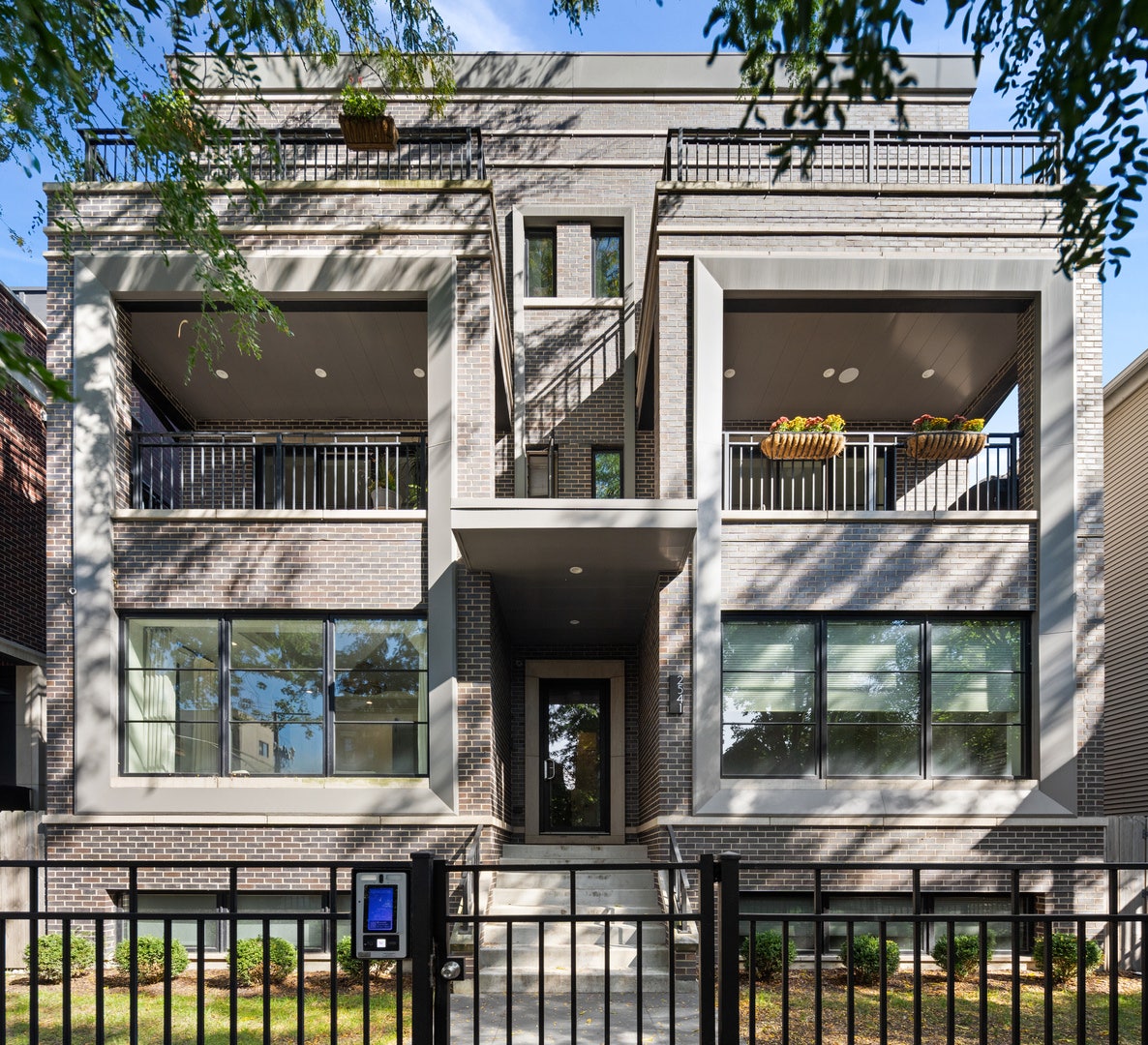 2541 N Wayne Avenue, #1N, Chicago, IL 60614 2541 N Wayne Avenue, #1N, Chicago, IL 60614