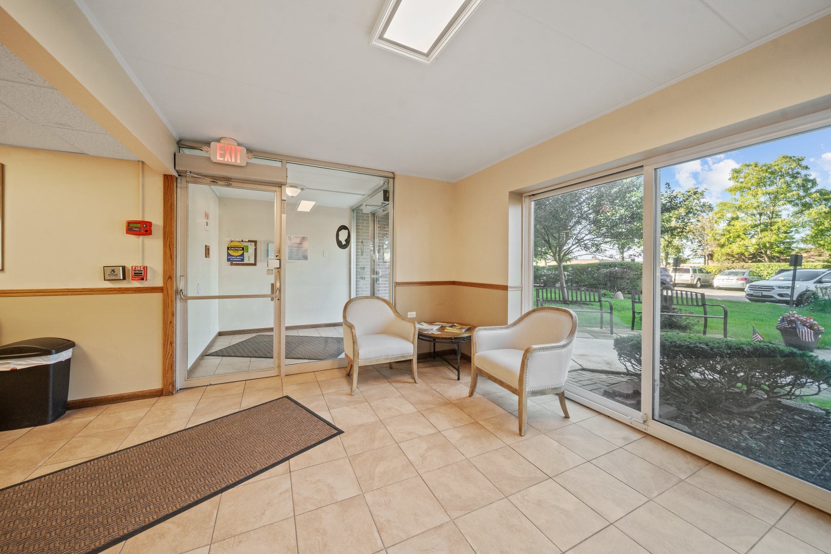 5300 Walnut Avenue, #20a, Downers Grove, IL 60515 5300 Walnut Avenue, #20a, Downers Grove, IL 60515