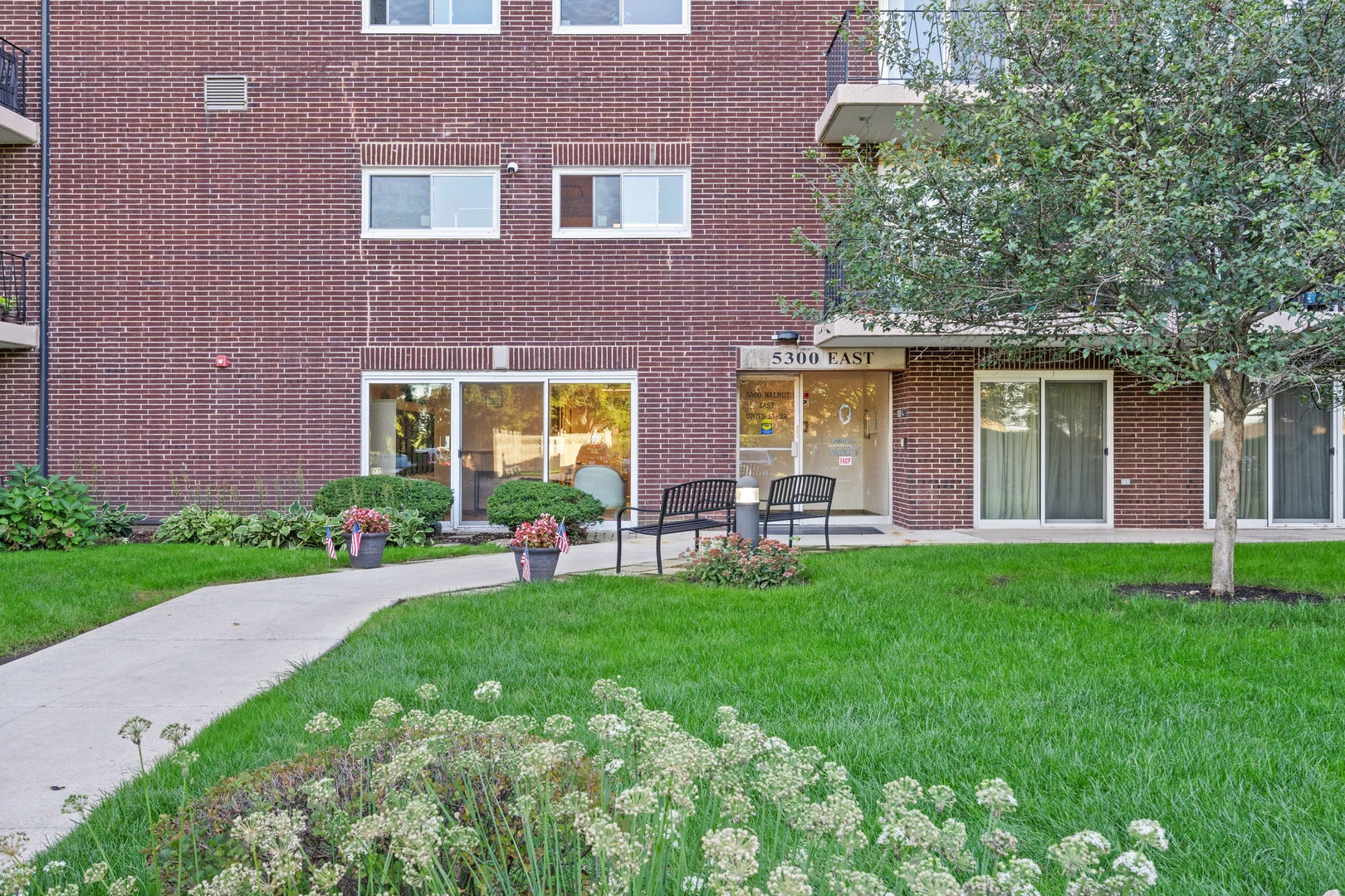 5300 Walnut Avenue, #20a, Downers Grove, IL 60515 5300 Walnut Avenue, #20a, Downers Grove, IL 60515