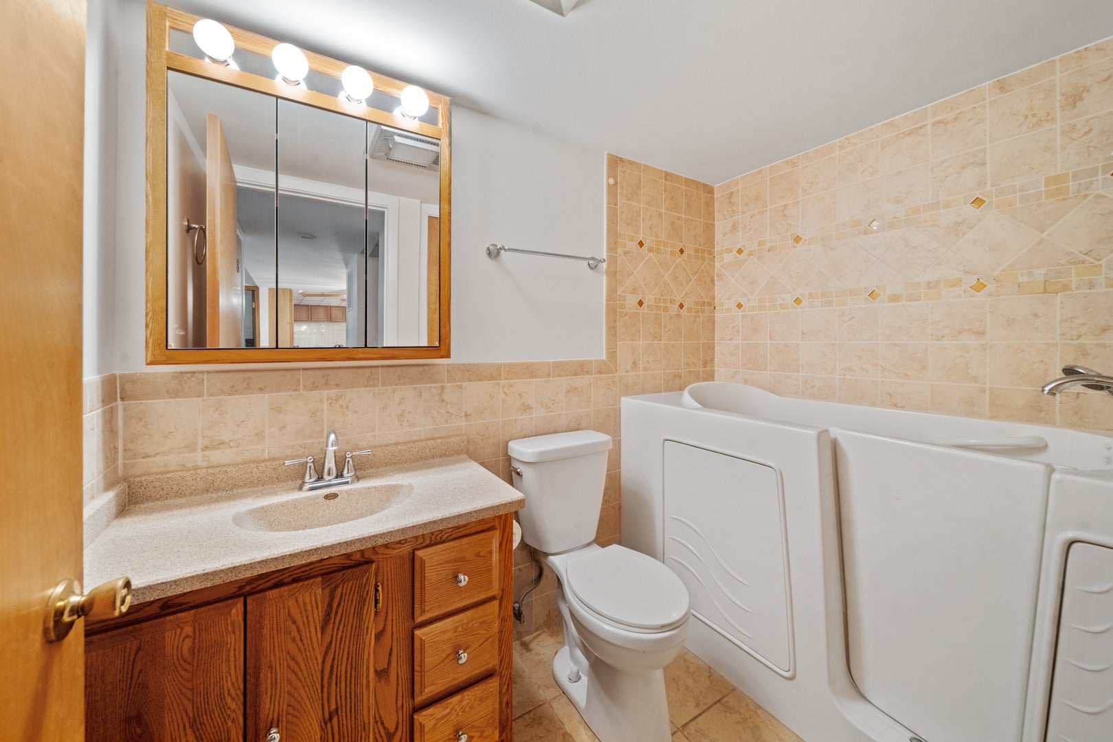 5300 Walnut Avenue, #20a, Downers Grove, IL 60515 5300 Walnut Avenue, #20a, Downers Grove, IL 60515
