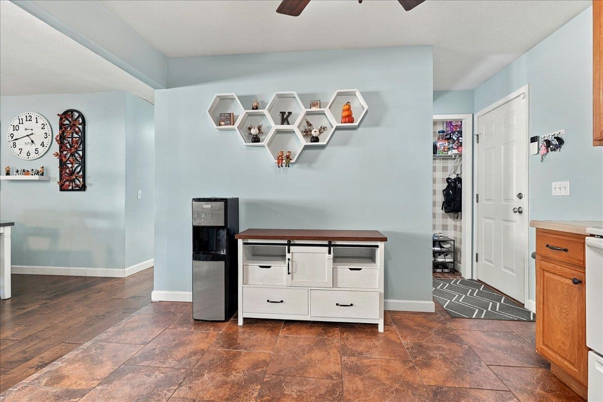 1211 Searle Drive, Normal, IL 61761 1211 Searle Drive, Normal, IL 61761