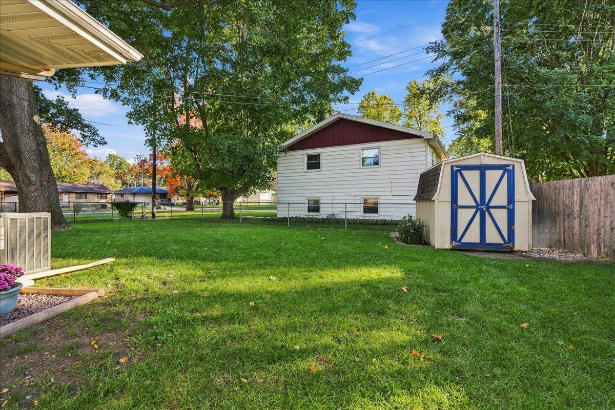 1211 Searle Drive, Normal, IL 61761 1211 Searle Drive, Normal, IL 61761