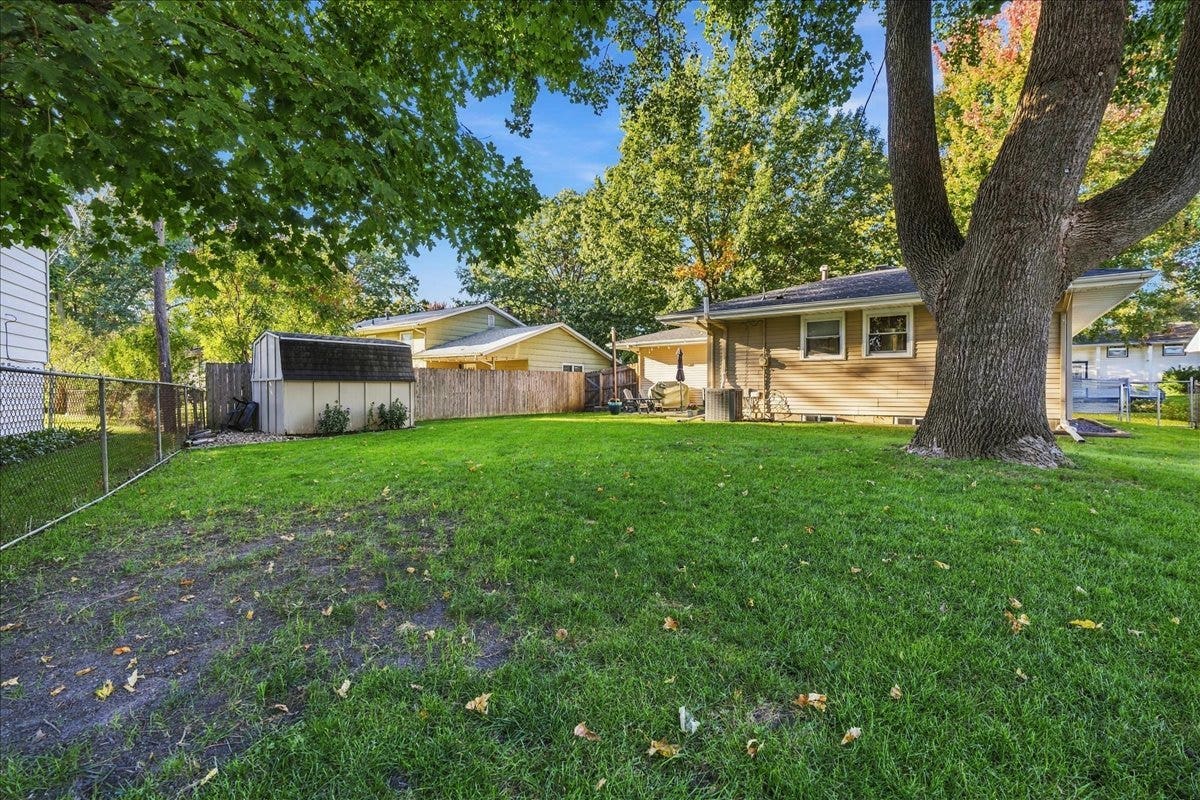 1211 Searle Drive, Normal, IL 61761 1211 Searle Drive, Normal, IL 61761