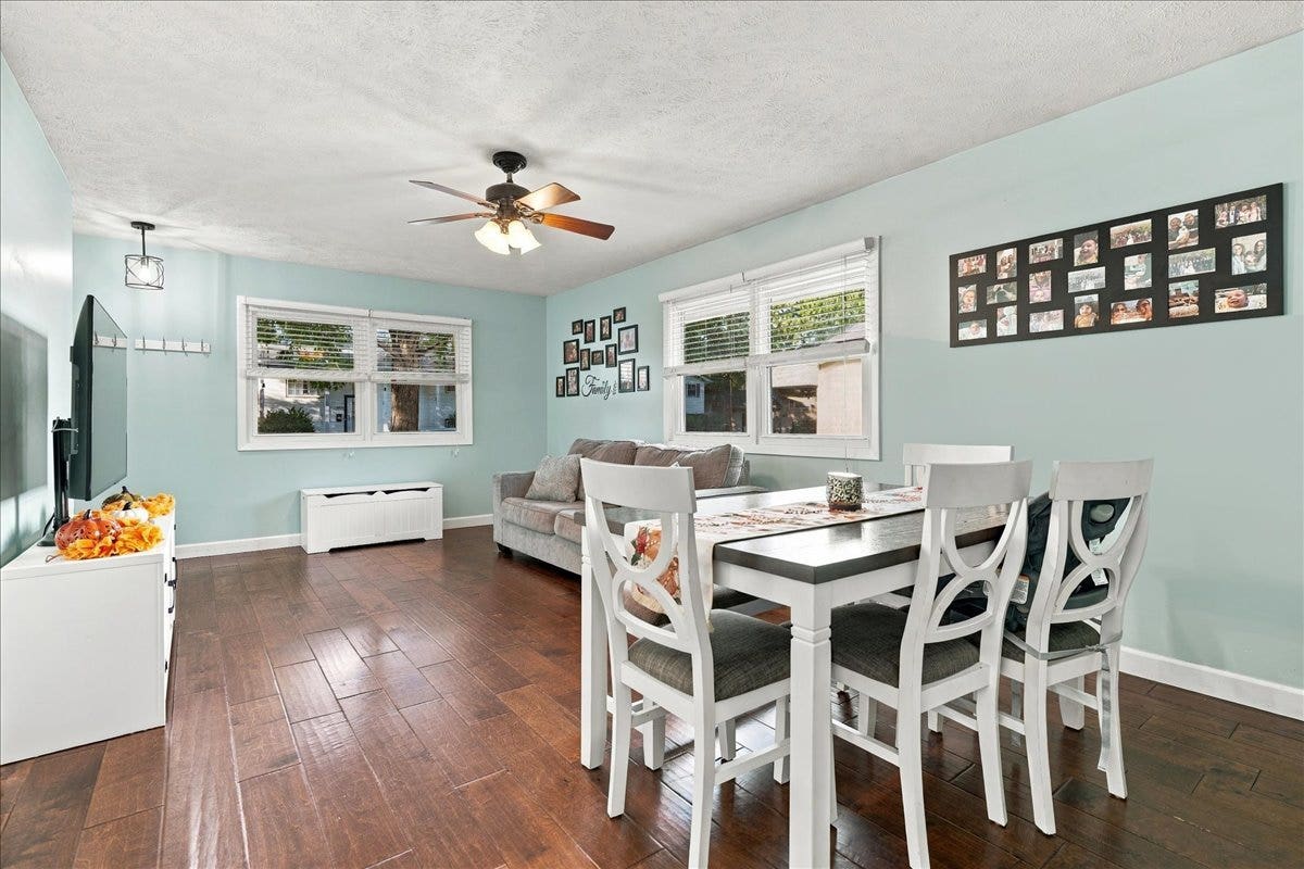 1211 Searle Drive, Normal, IL 61761 1211 Searle Drive, Normal, IL 61761