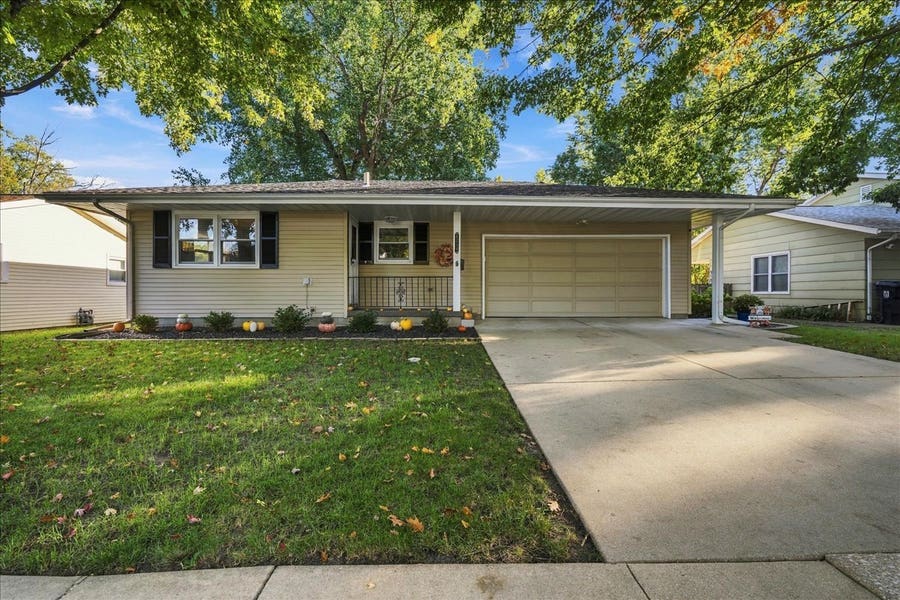 Property photo for 1211 Searle Drive, Normal, IL