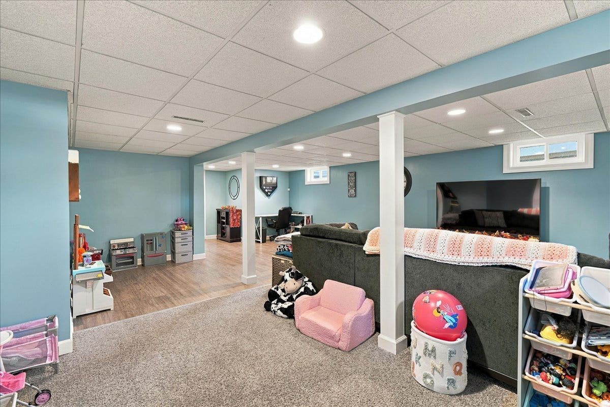 1211 Searle Drive, Normal, IL 61761 1211 Searle Drive, Normal, IL 61761