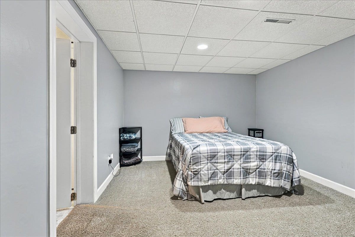 1211 Searle Drive, Normal, IL 61761 1211 Searle Drive, Normal, IL 61761