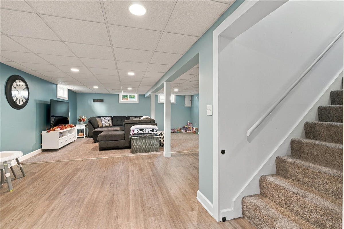 1211 Searle Drive, Normal, IL 61761 1211 Searle Drive, Normal, IL 61761