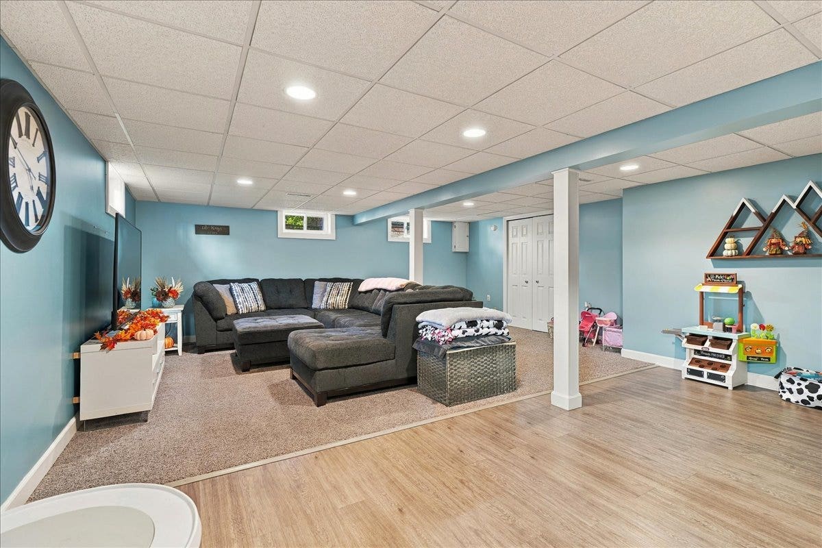 1211 Searle Drive, Normal, IL 61761 1211 Searle Drive, Normal, IL 61761