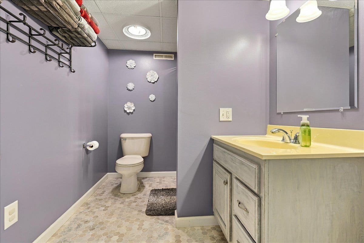 1211 Searle Drive, Normal, IL 61761 1211 Searle Drive, Normal, IL 61761