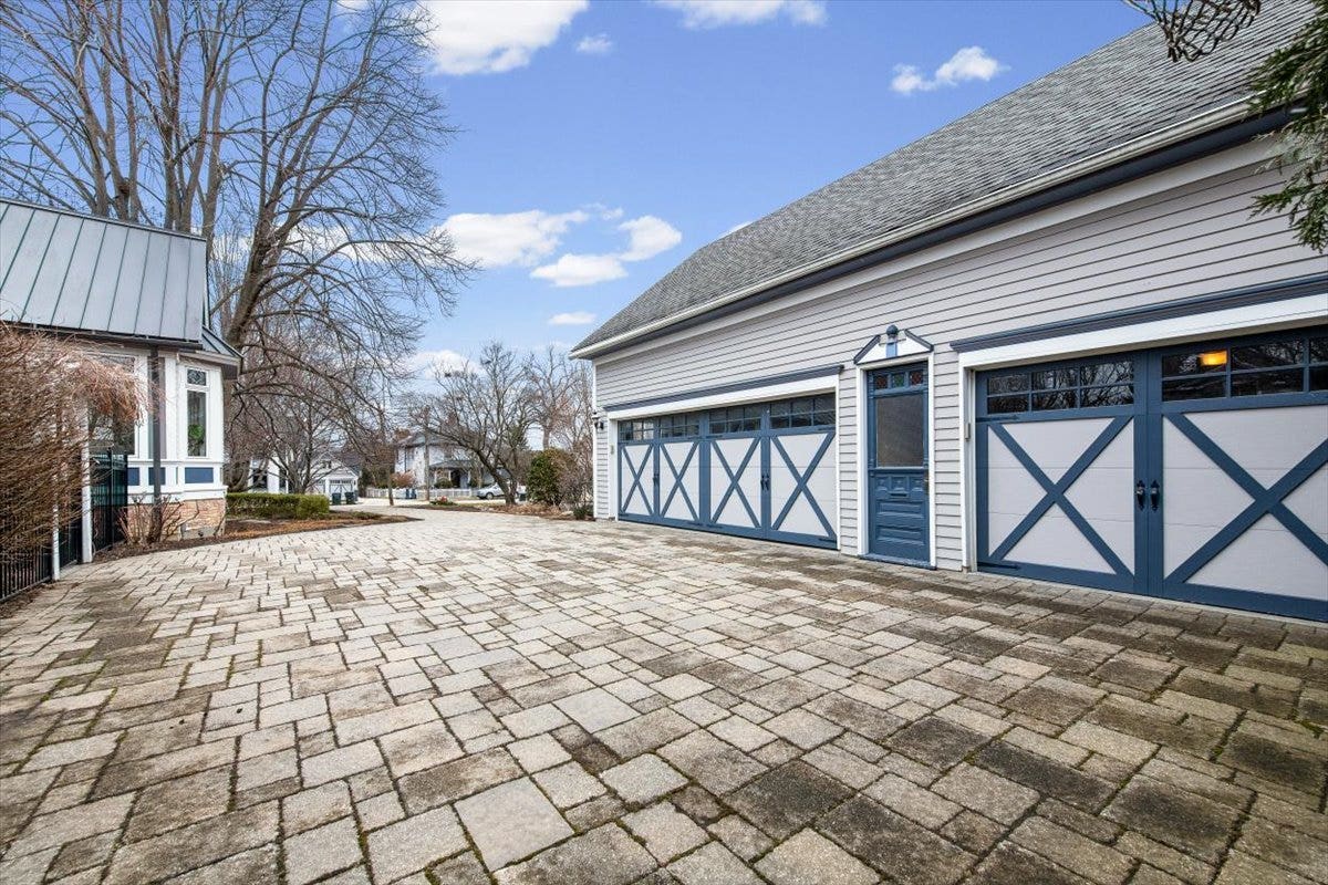135 W Lake Street, Barrington, IL 60010