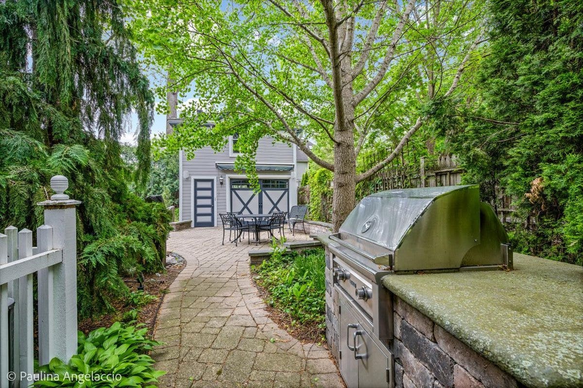 135 W Lake Street, Barrington, IL 60010