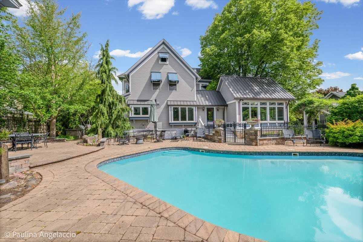 135 W Lake Street, Barrington, IL 60010