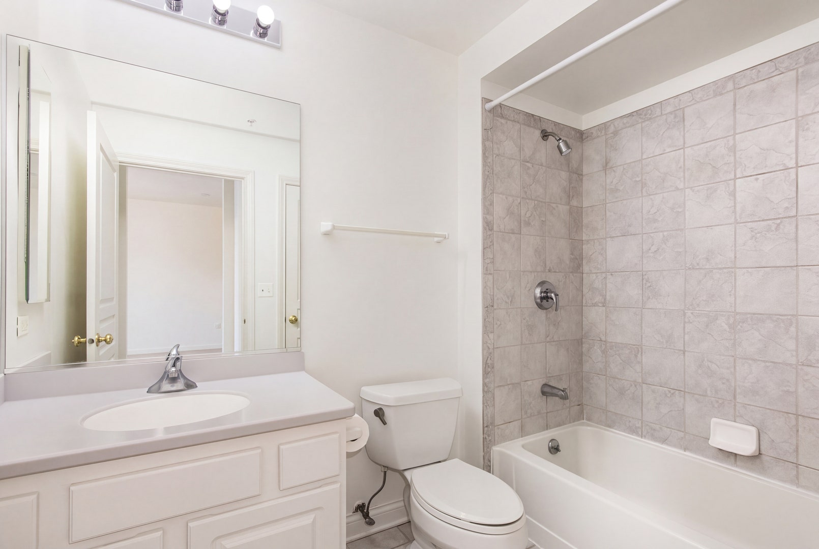 101 Pointe Drive, #103, Northbrook, IL 60062 101 Pointe Drive, #103, Northbrook, IL 60062