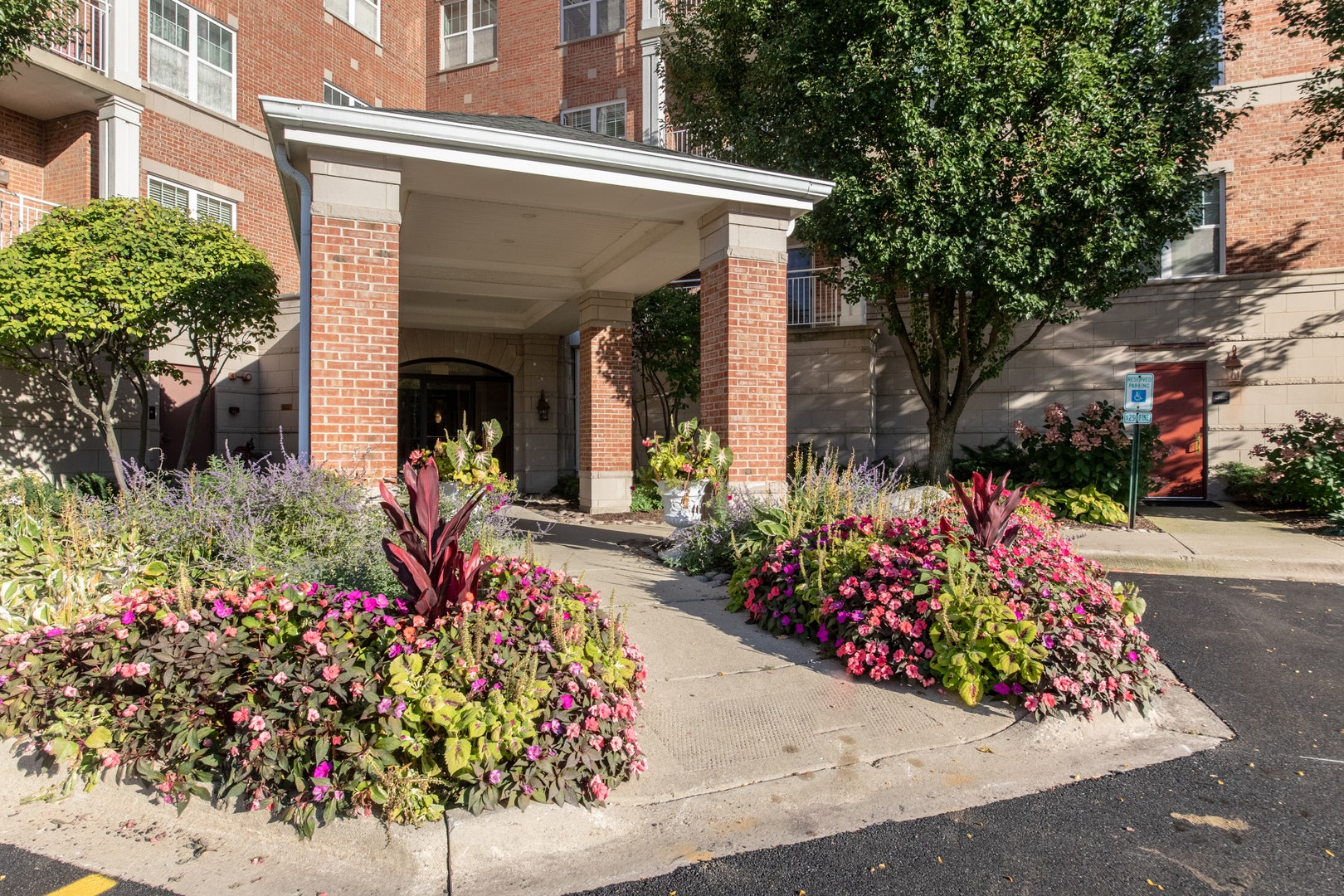 101 Pointe Drive, #103, Northbrook, IL 60062 101 Pointe Drive, #103, Northbrook, IL 60062