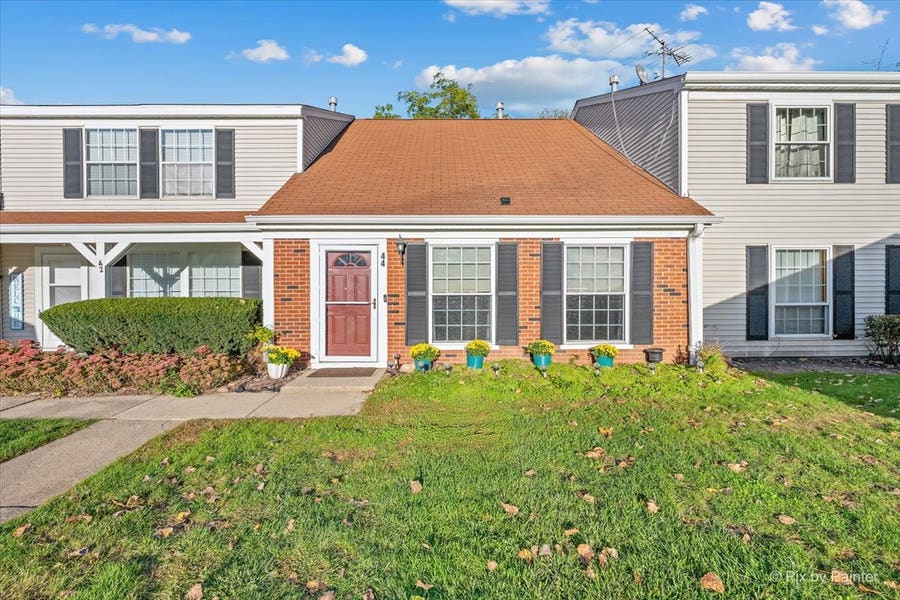 Property photo for 44 Silver Tree Circle, Cary, IL