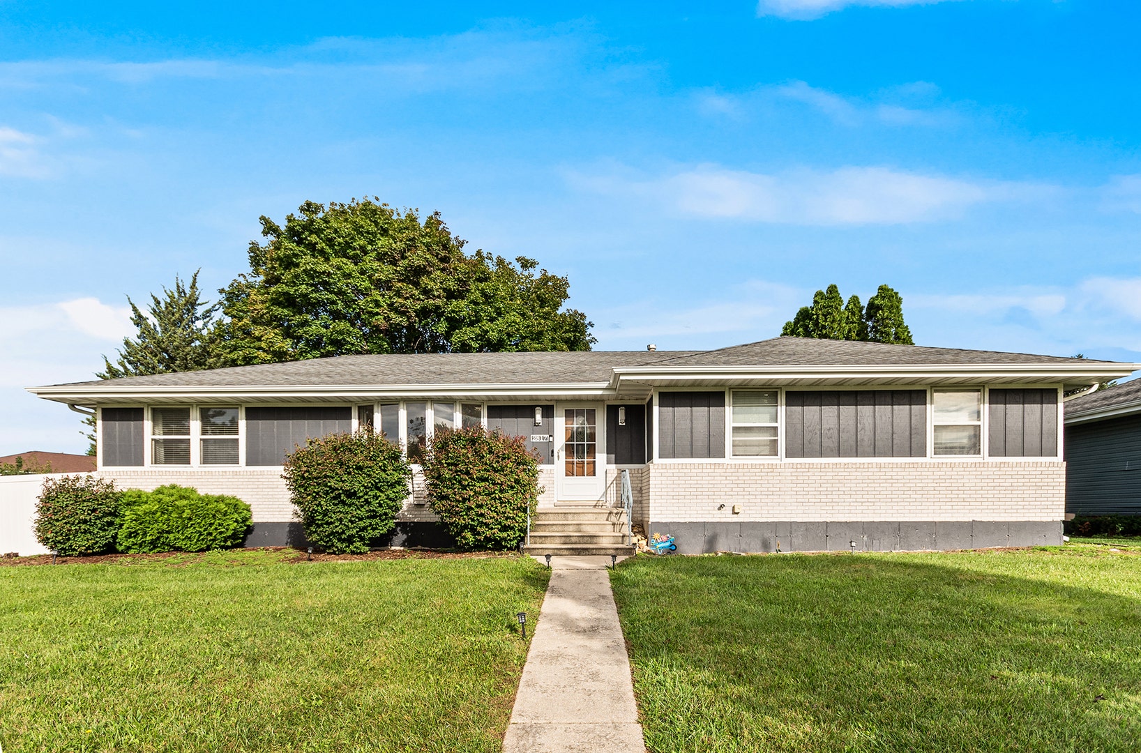 2817 Wake Island Drive, Joliet, IL 60435 2817 Wake Island Drive, Joliet, IL 60435